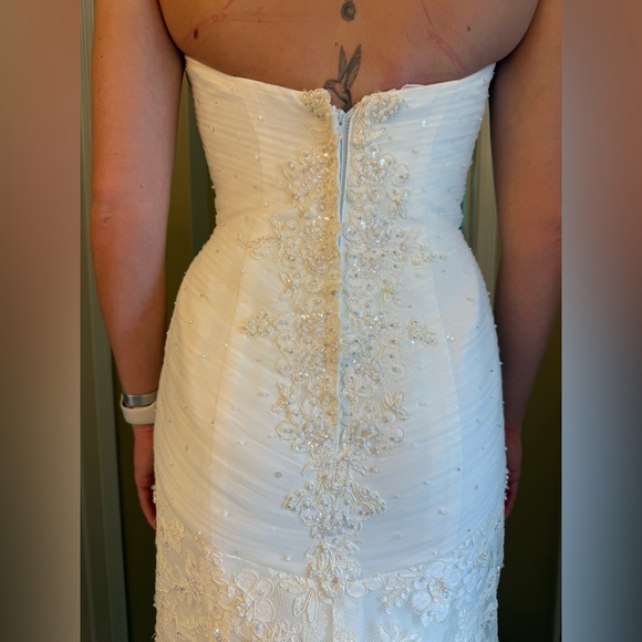 Oleg Cassini Ivory Gown - Picture 3 of 12